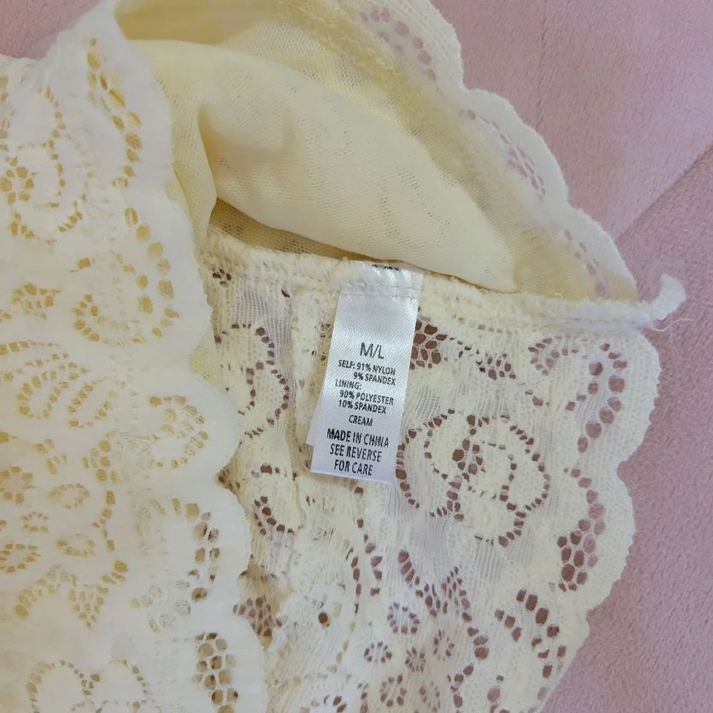 Boutique‎ Brand Wishlist Cream Lace Bandeau Bra Scallop Edge Size Medium / Large
